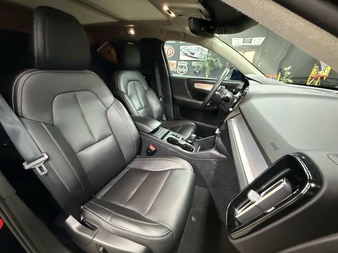 Used 2019 Volvo XC40 T5 Momentum image 20