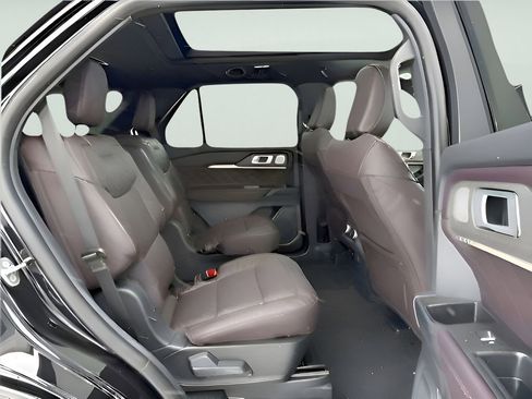 New 2026 Ford Explorer Platinum w/ LUX Leather Package image 5