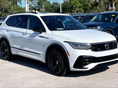 Certified 2023 Volkswagen Tiguan SE R-Line image 2