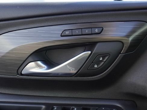 Used 2024 GMC Terrain SLT image 8