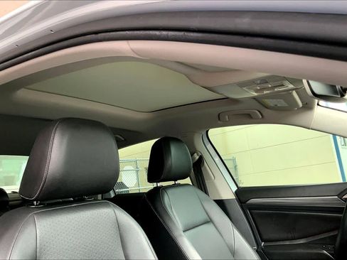 Used 2019 Volkswagen Jetta SEL FWD image 13