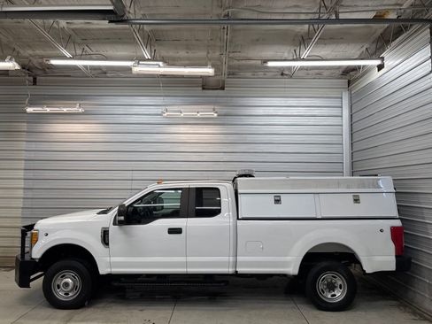 Used 2017 Ford F250 XL w/ Power Equipment Group AWD/4WD image 10