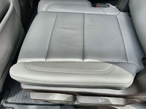Used 2024 Chevrolet Tahoe LT w/ Luxury Package RWD image 17