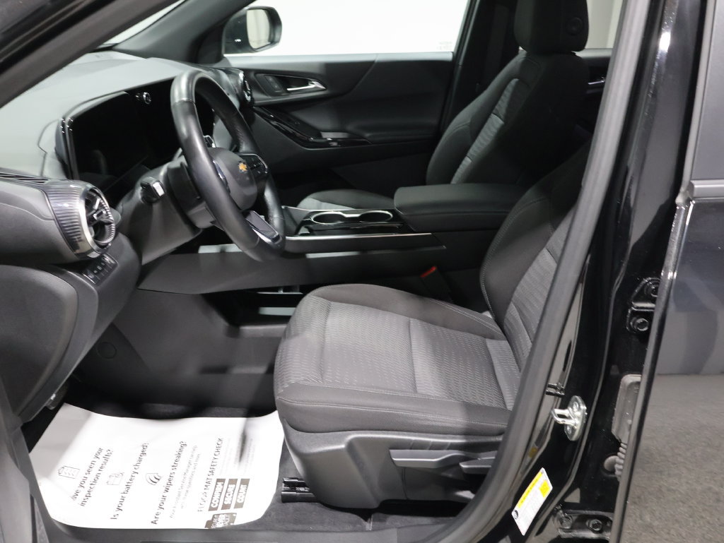 Used 2025 Chevrolet Equinox LT AWD/4WD image 9