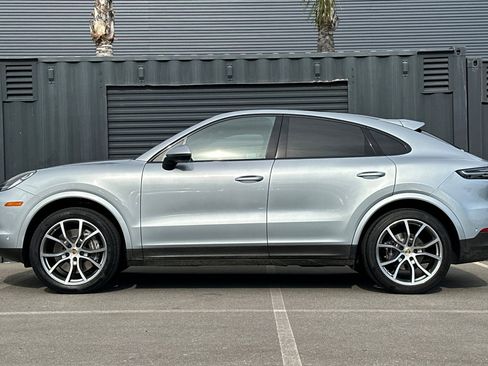 Certified 2022 Porsche Cayenne Platinum Edition image 2