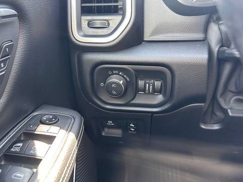 Used 2019 RAM 1500 Laramie AWD/4WD image 33
