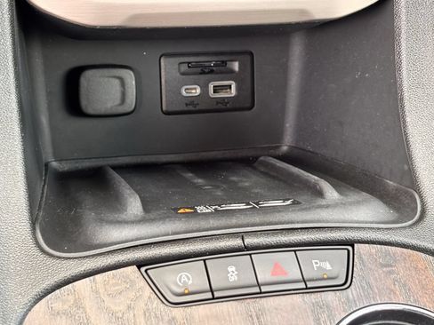 Used 2023 GMC Acadia Denali w/ Denali Ultimate Package FWD image 18
