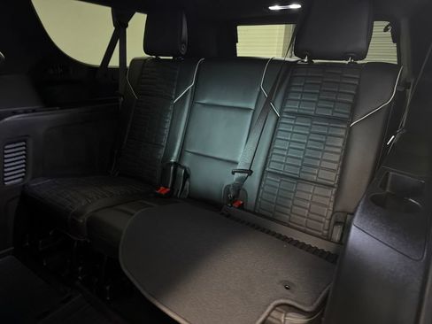 Used 2024 Cadillac Escalade ESV V w/ LPO, ONYX Package AWD/4WD image 15