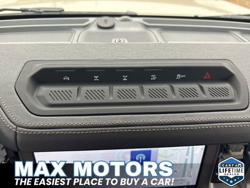 New 2025 Ford Bronco Badlands image 24