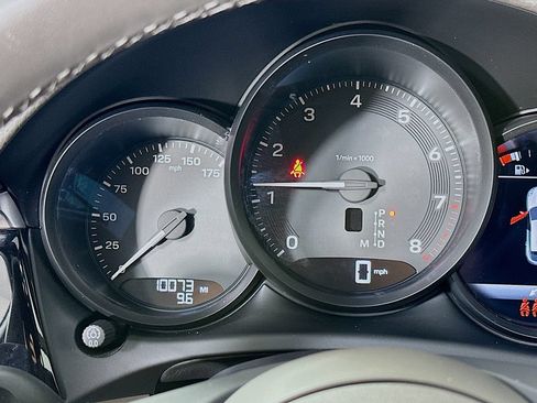 Certified 2025 Porsche Macan AWD/4WD image 13