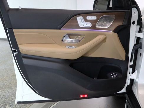 Used 2024 Mercedes-Benz GLE 450e 4MATIC w/ Driver Assistance Package image 17