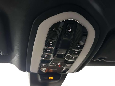 Used 2024 Porsche Macan AWD/4WD image 23