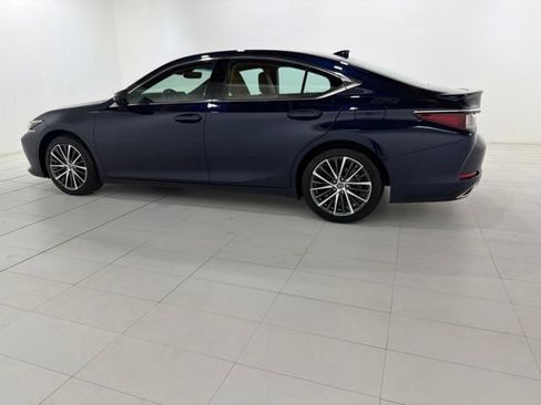 Used 2023 Lexus ES 350 w/ Premium Package FWD image 2