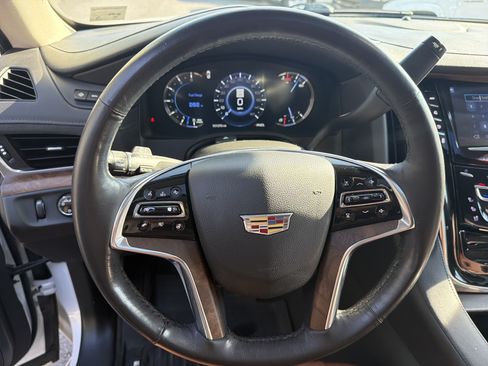 Used 2019 Cadillac Escalade ESV Luxury AWD/4WD image 16