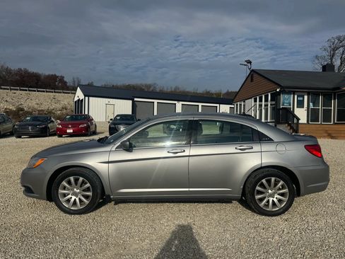 Used 2013 Chrysler 200 Touring FWD image 2