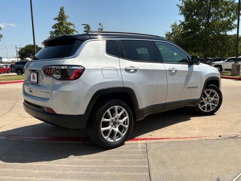 Used 2025 Jeep Compass Limited AWD/4WD image 6
