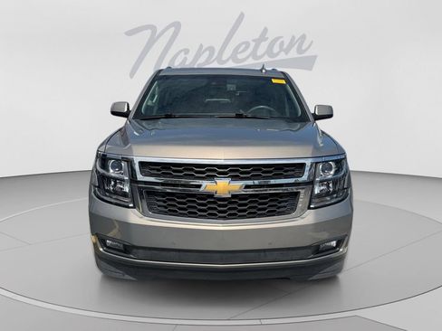 Used 2019 Chevrolet Suburban LT RWD image 2