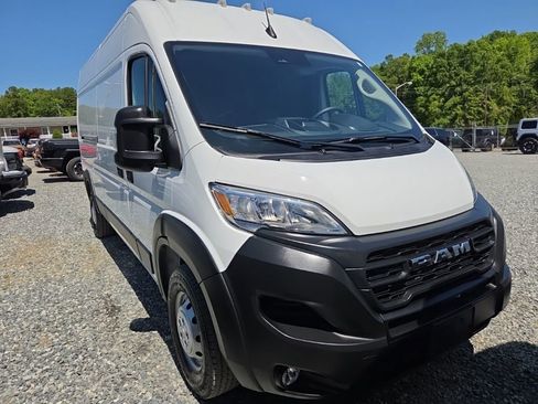 Used 2024 RAM ProMaster 2500 w/ Convenience Group image 2
