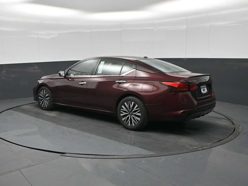 Used 2024 Nissan Altima 2.5 SV image 6