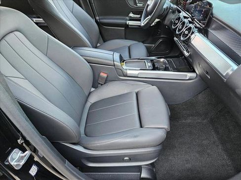 Used 2025 Mercedes-Benz GLB 250 image 18