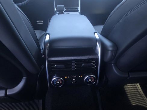 Used 2025 Land Rover Range Rover Long Wheelbase SE AWD/4WD image 7