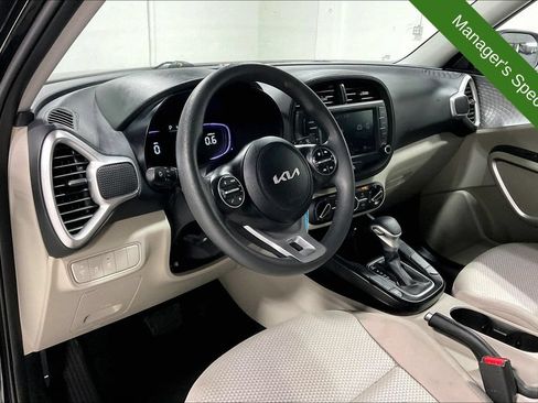 Used 2025 Kia Soul LX w/ LX Technology Package FWD image 16