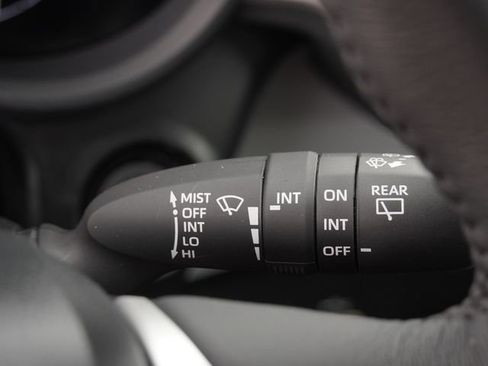 Used 2025 Toyota Sienna XLE FWD image 34