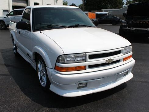 Used 2000 Chevrolet S10 Pickup Xtreme w/ Preferred Equipment Group RWD image 13