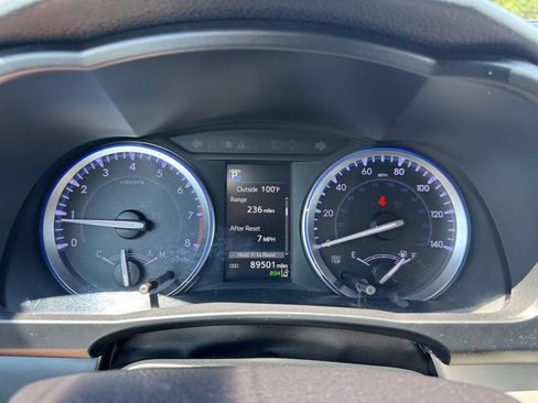 Used 2019 Toyota Highlander XLE w/ Carpet Mat Package (TMS) AWD/4WD image 19