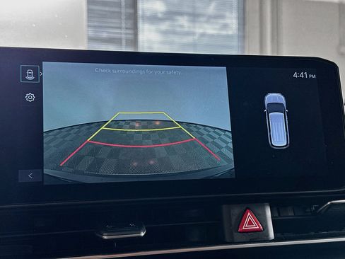 Used 2025 Kia Carnival FWD image 23