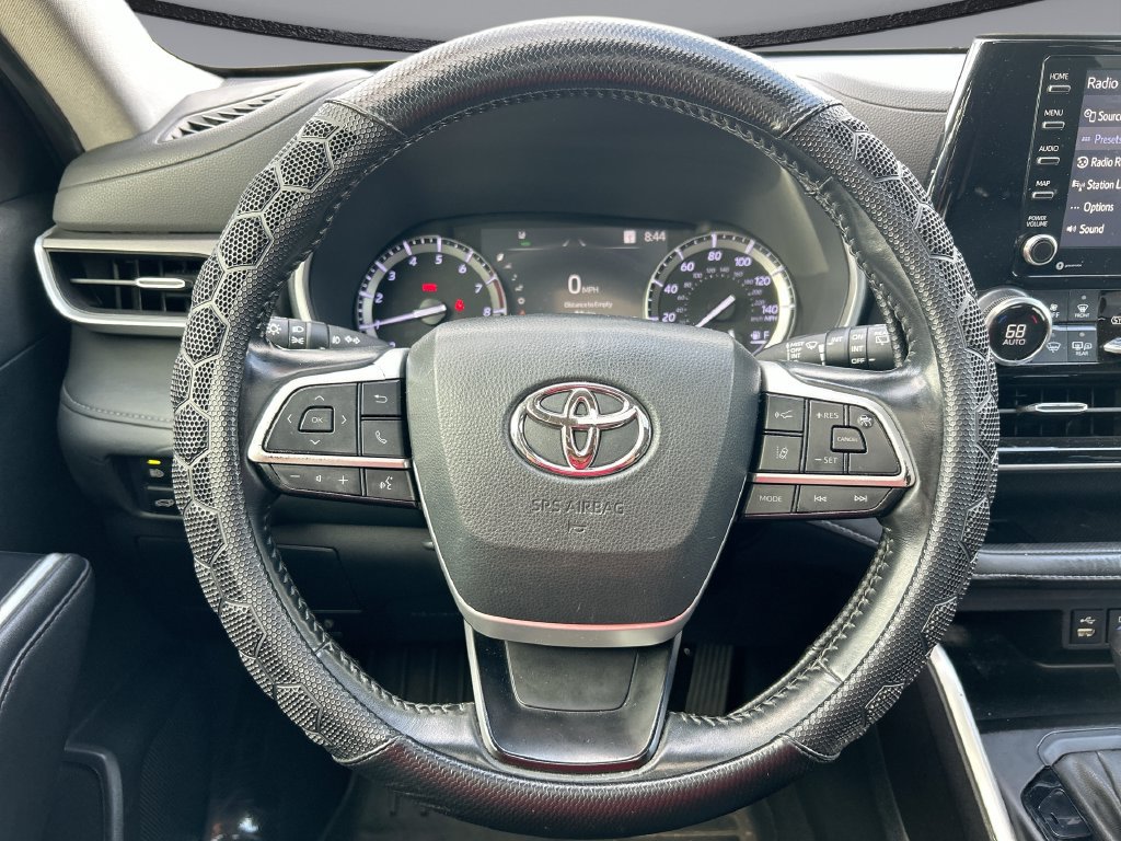 Used 2022 Toyota Highlander XLE FWD image 15