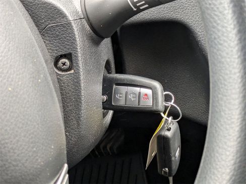 Used 2015 Nissan Rogue S image 25