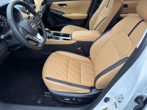 Used 2024 Nissan Sentra SV w/ SV Premium Package image 9