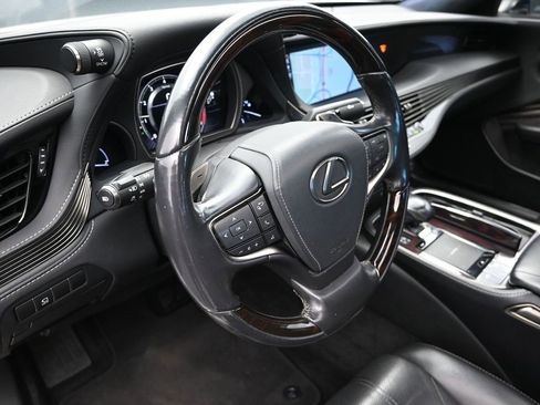 Used 2020 Lexus LS 500 w/ Interior Upgrade Package image 12