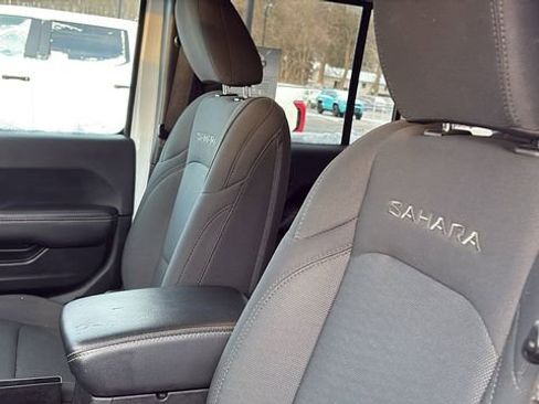 Used 2019 Jeep Wrangler Unlimited Sahara image 18