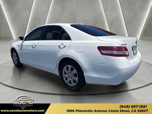Used 2011 Toyota Camry LE FWD image 3