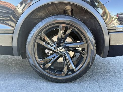 Used 2023 Volkswagen Tiguan SE R-Line image 10