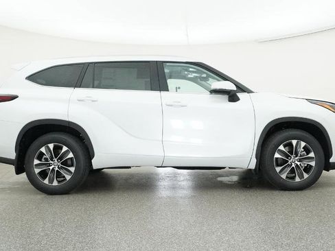 New 2026 Toyota Highlander XLE image 25