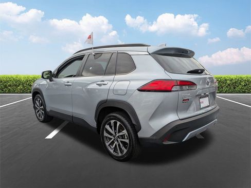 Certified 2024 Toyota Corolla Cross XLE image 6