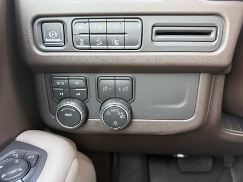 Used 2023 Chevrolet Tahoe Z71 w/ Luxury Package AWD/4WD image 24