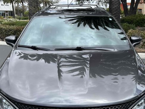 Used 2019 Chrysler Pacifica Limited w/ Advanced Safetytec Group FWD image 59
