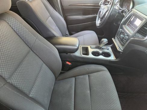 Used 2018 Jeep Grand Cherokee Laredo RWD image 14