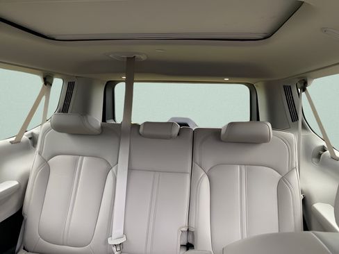 Used 2024 Jeep Wagoneer L Series III w/ Premium Group I AWD/4WD image 16
