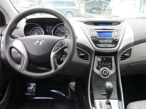 Used 2013 Hyundai Elantra GLS FWD image 18