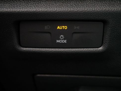 Certified 2025 Volkswagen Tiguan SE w/ Panoramic Sunroof Package AWD/4WD image 26