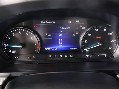 Used 2020 Ford Explorer XLT w/ Equipment Group 202A RWD image 4