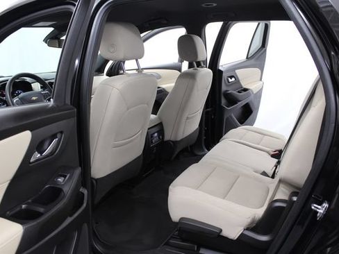 Used 2022 Chevrolet Traverse LS FWD image 17