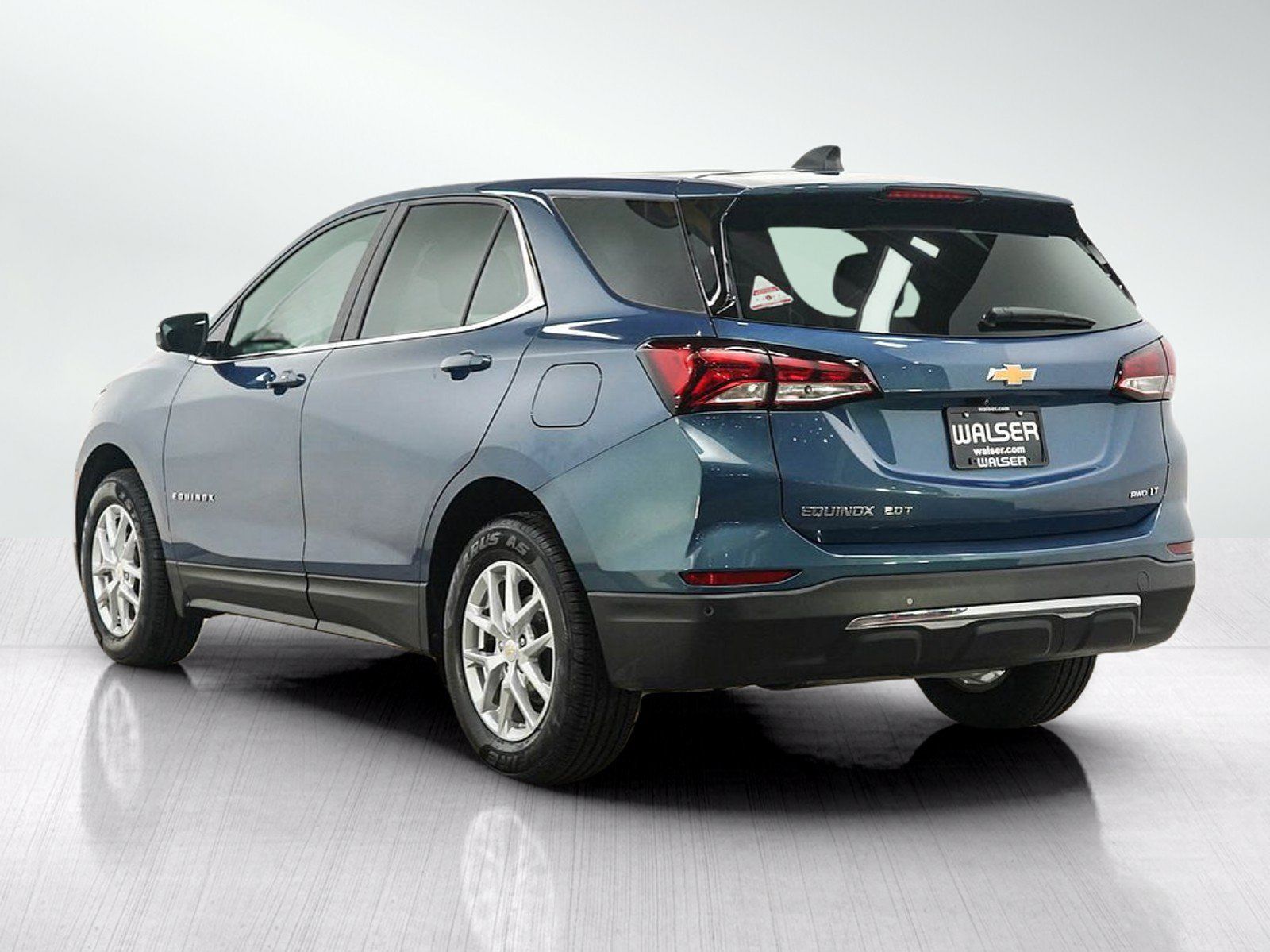 Used 2024 Chevrolet Equinox LT AWD/4WD image 3