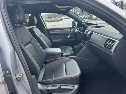 Used 2022 Volkswagen Atlas Cross Sport SE w/ Panoramic Sunroof Package image 35