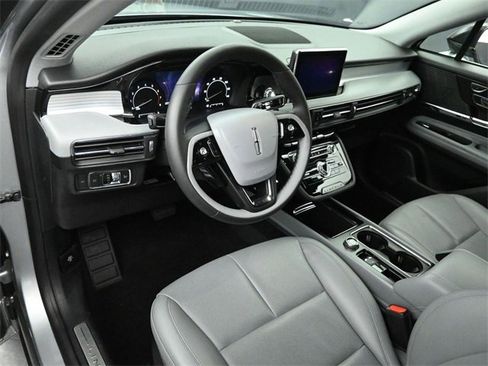 Certified 2022 Lincoln Corsair AWD w/ Equipment Group 101A image 9